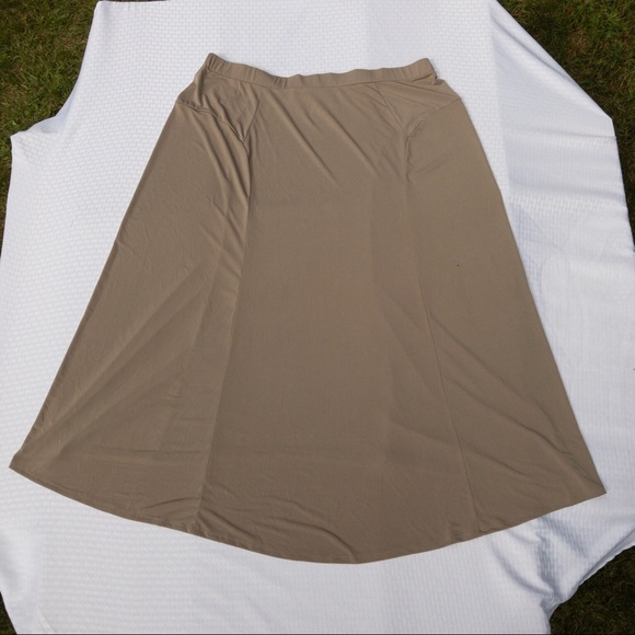 ❌SOLD❌Peekaboo Sleeve Top & Regular Maxi Skirt SET - Picture 7 of 12